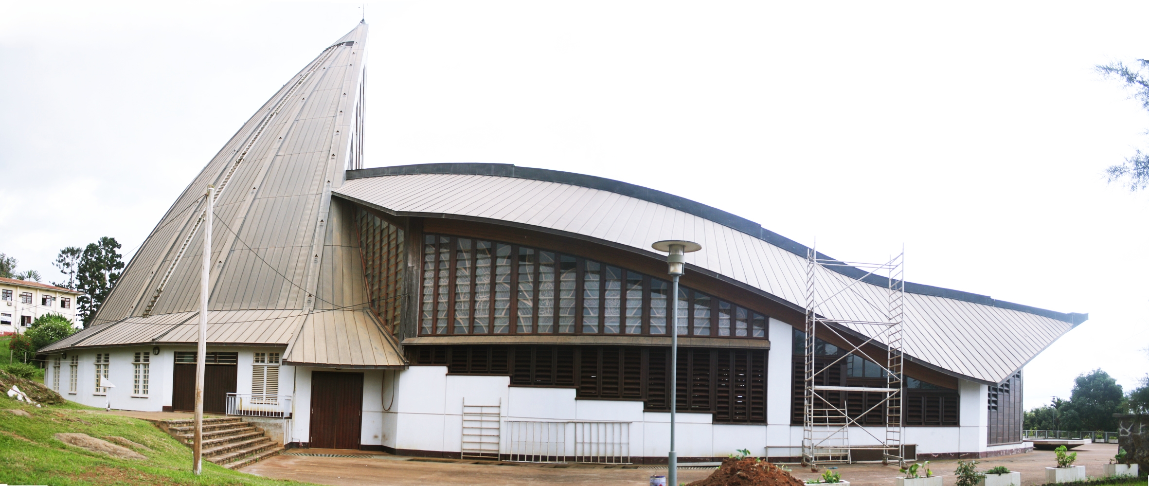 Basilique Marie-Reine des Apôtres – Mvolyé Yaoundé